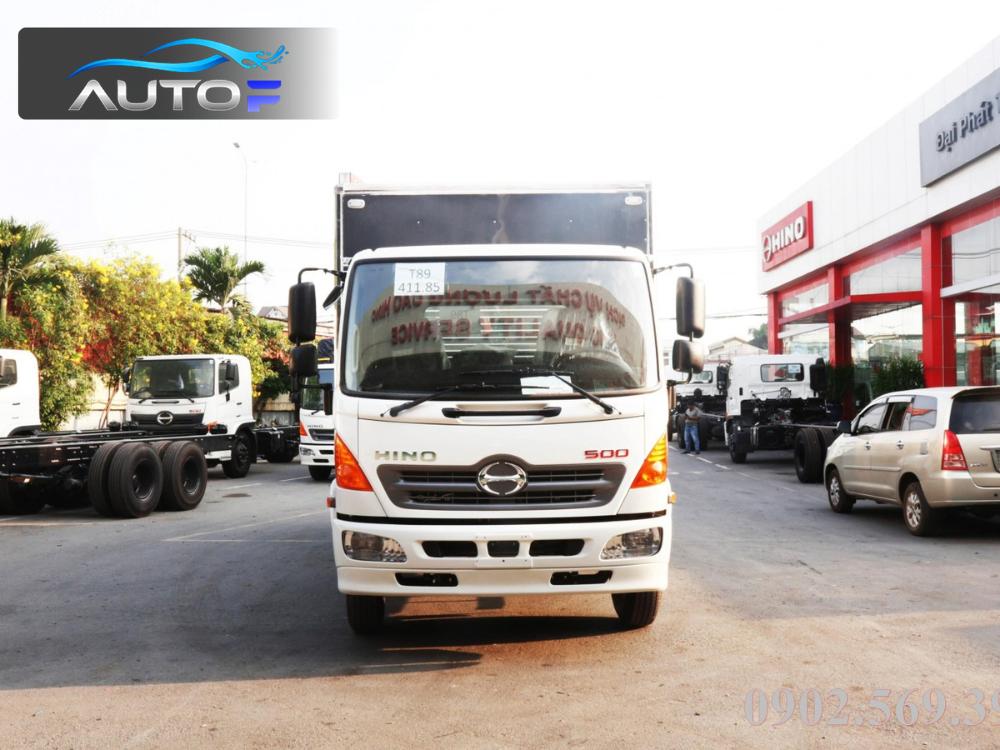 Giá xe tải Hino FC9JNTC (6.5t - 7.3m) thùng kín inox